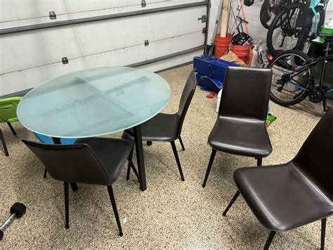 Round Glass Top Dining Table for Sale in Pompano Beach, FL - OfferUp