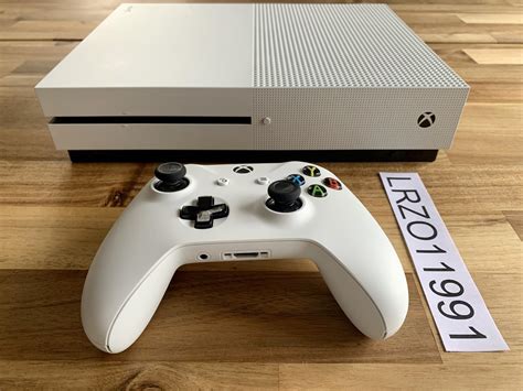 Xbox One S (2016) - White, 500GB - LRZO11991 - Swappa