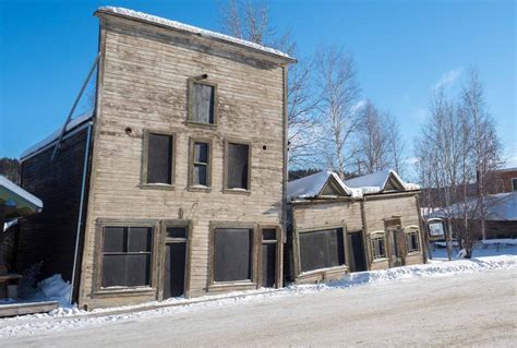 TRONDEK KLONDIKE Whitehorse - Dawson City Winter Experience — Ruby Range Adventure