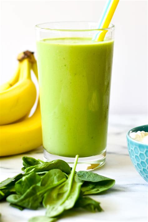 A Simple Summer Green Smoothie | With Two Spoons