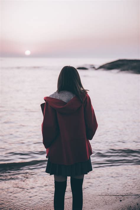 海边女孩背影图片1920x1080分辨率下载,海边女孩背影图片,壁纸图片,女孩-桌面城市