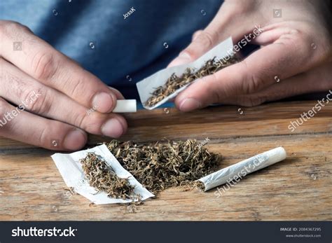 5,642 imágenes de Rolling tobacco - Imágenes, fotos y vectores de stock | Shutterstock