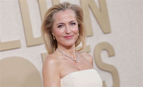 Gillian Anderson Unveils the Secrets Behind her Golden Globes Radiance