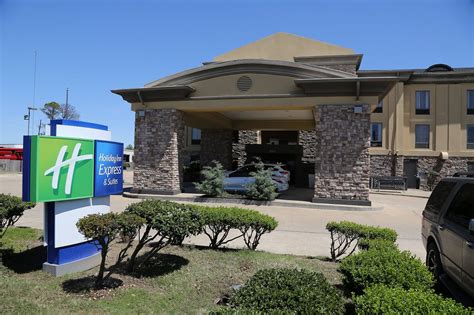 HOLIDAY INN EXPRESS & SUITES CLEVELAND, AN IHG HOTEL $104 ($̶1̶2̶5̶ ...