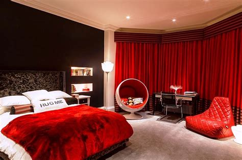 Fifty shades of red or how to create a unique bedroom