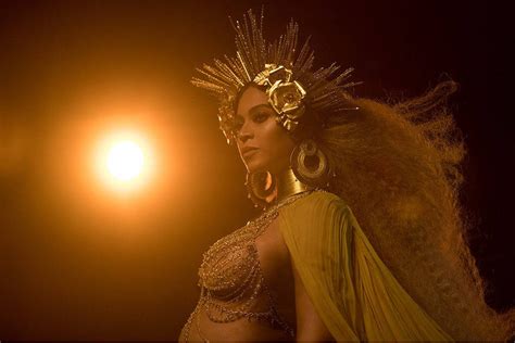 #GRAMMYs2017: Watch Beyonce's Stunning Full Performance - Hype Malaysia