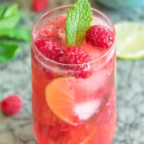 Raspberry Mojito Recipe - A 5-Minute Cocktail » A Couple of Sips