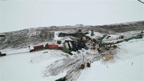 Train derails in North Dakota, hazardous materials spilled