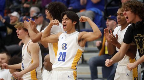 PHOTOS: Bremerton advances to state tournament with win over R.A.Long