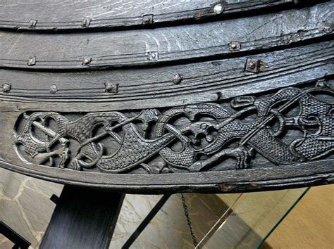 Decorative carving of Oseberg ship | Barco vikingo, Vikingos, Barcos