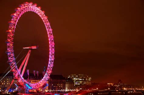 Walk the Walk - London Eye lights up Pink for The MoonWalk London