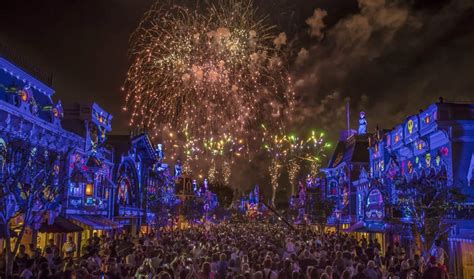 Watch the Disneyland Fireworks WITHOUT a Park Reservation - Inside the ...