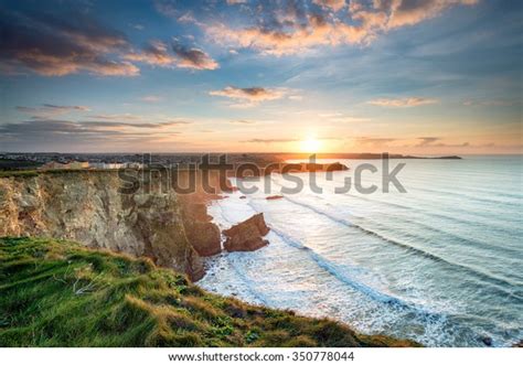 Stunning Dramatic Sunset Cliffs Over Whipsiderry Stockfoto (Jetzt ...