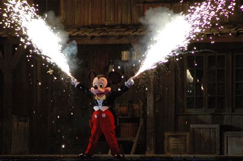 Fantasmic! Mickey Mouse fireworks | Disney magic, Disneyland, Mickey mouse