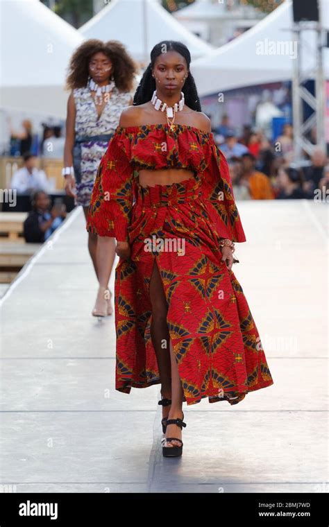 African black female model catwalk hi-res stock photography and images ...