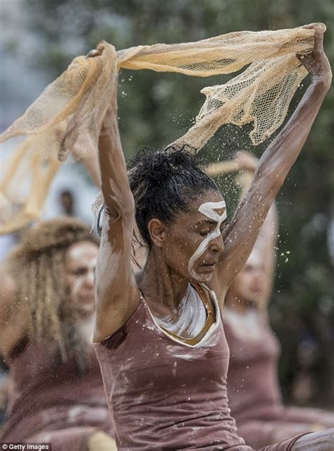 Ancient Aboriginal smoking ceremony held in Sydney | Daily Mail Online