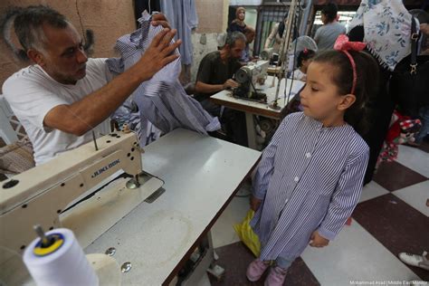 Gaza’s tailors stitch together uniforms for the new school year – Middle East Monitor