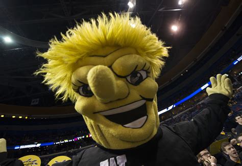 UFC Wichita photos: What the hell is this Shocker mascot, anyway?! | MMA Junkie