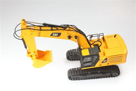 1:24 RC CAT 336 Excavator | Diecast Masters