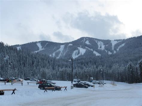 Parking lot view of the resort.