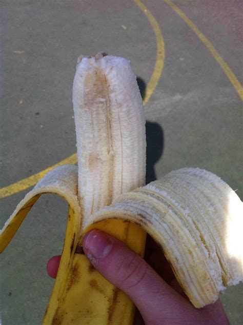 Two bananas, One peel. You can't explain that! : r/mildlyinteresting