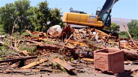 Old Dixie Red Hills Golf Course clubhouse demolished as new one opens – St George News