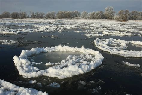 Michigan Has Its Own Ice Circle - And It's Spectacular