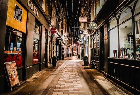 In Photos: A Journey Through London at Night