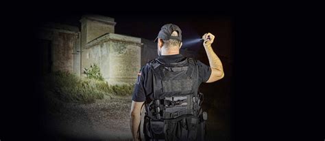 Important Tactical Flashlight Features for Police Officers - Fenix Lighting