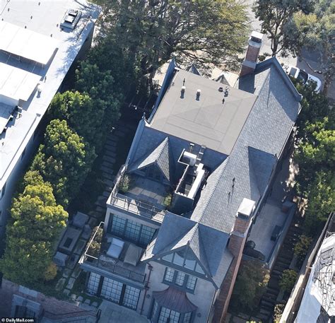 Aerial photos show Mark Zuckerberg's $37M 'five-house estate' - Hot ...