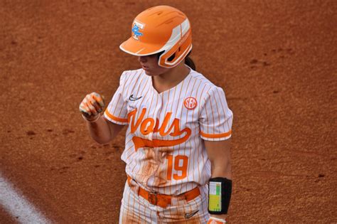 PHOTOS: Lady Vols softball defeats East Tennessee State