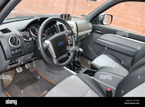 Camioneta Wildtrak Doble Cabina Fotos e Imágenes de stock - Alamy