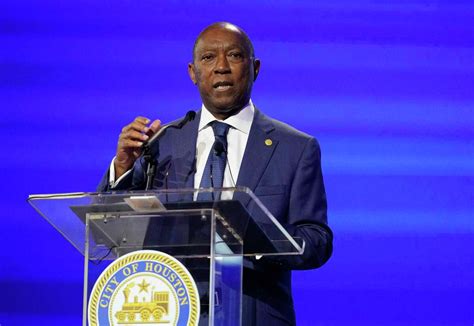 Houston Mayor Sylvester Turner says he has COVID-19, plans to isolate