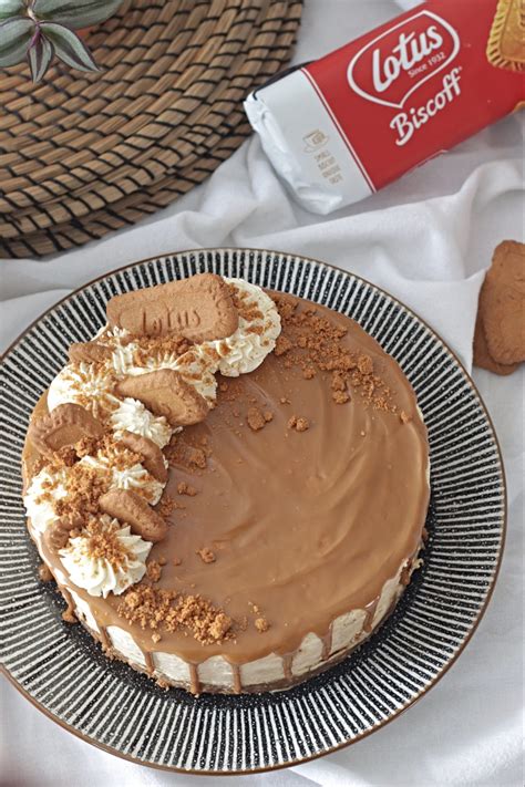 Lotus Biscoff Cheesecake - Makes, Bakes and Decor