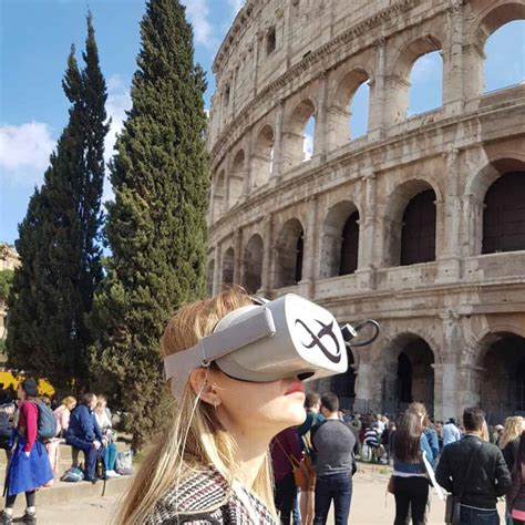 Live Colosseum Self Guided Walking tour with Virtual Reality