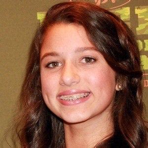 Bella Robertson - Age, Family, Bio | Famous Birthdays