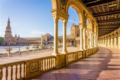 La Plaza de España, un símbolo de la unión de naciones en Sevilla