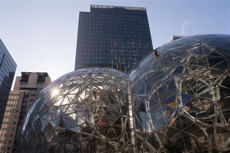 Amazon Is Adding Even More Office Space in Seattle - Bloomberg