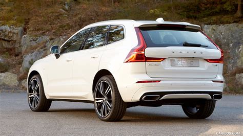 Volvo XC60 | 2018MY T8 R-Design (Color: Crystal White) | Rear Three-Quarter