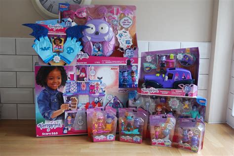 Chic Geek Diary: Disney Junior Vampirina Toy Collection - Review