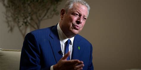 Apple Directors Al Gore, James Bell to Retire - WSJ