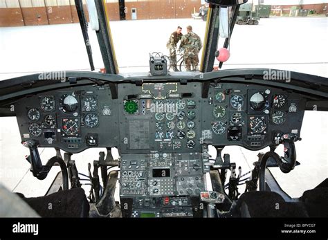 Cabina de helicóptero Chinook del Ejército de Estados Unidos, Ft ...