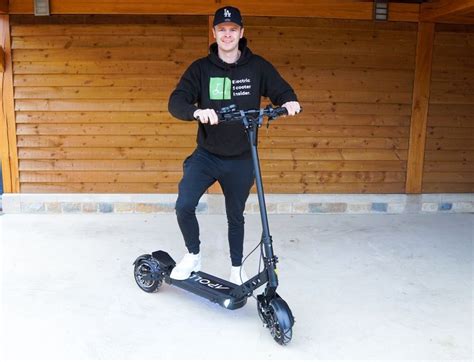 Apollo Ghost Review: Best Electric Scooter Sub $1,500