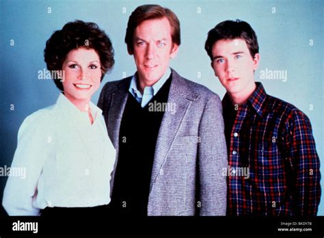 ORDINARY PEOPLE (1980) MARY TYLER MOORE, DONALD SUTHERLAND, TIMOTHY ...