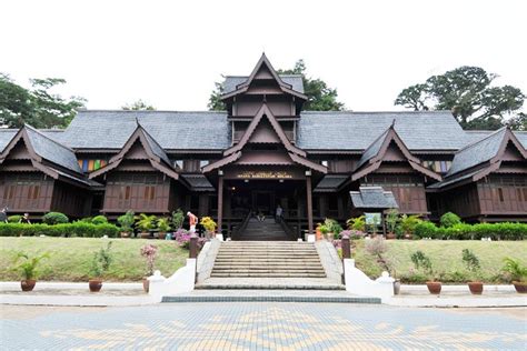 Portal Rasmi Majlis Bandaraya Melaka Bersejarah (MBMB) - Istana Kesultanan Melaka