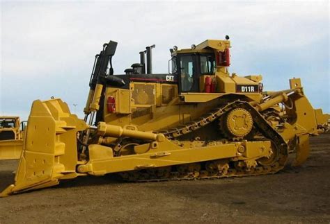 truck, bulldozer | Heavy equipment, Heavy machinery, Heavy construction equipment