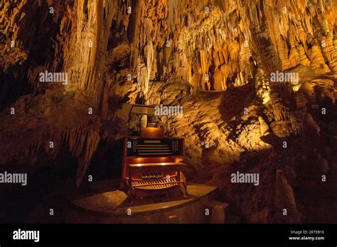 Illuminated Great Stalacpipe Organ in the Luray Caverns of Virginia ...