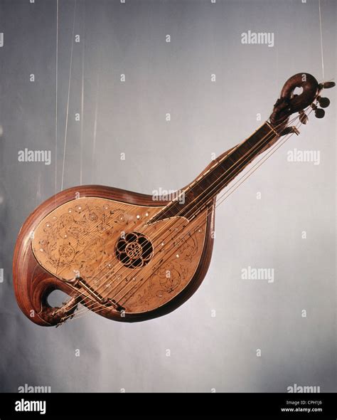 Plucked string instruments hi-res stock photography and images - Alamy