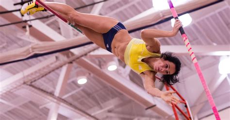 Suhr breaks own world record in indoor pole vault