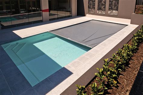 An elegant and environmentally-friendly pool cover - Completehome